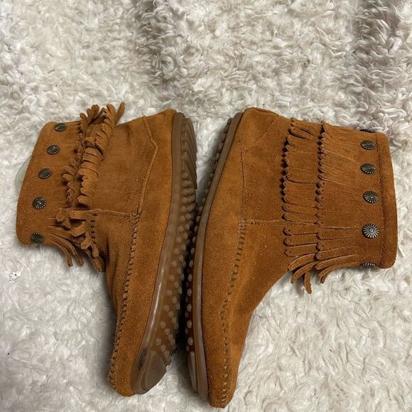 Womens Minnetonka leather Suede Double Fringe Indian Moccasin Ankle Boots SZ 10. - Picture 6 of 8